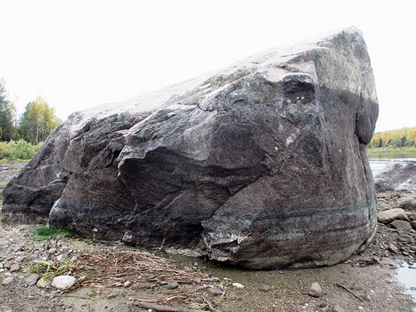 Камень Лось р. Сухона
