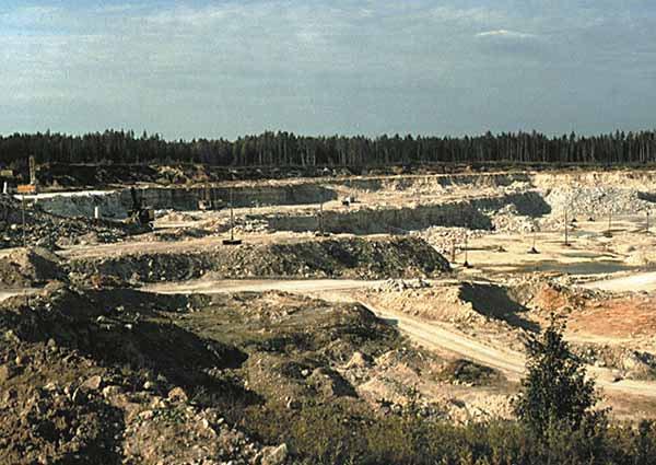 Карьер с остатками. Белоручейское месторождение