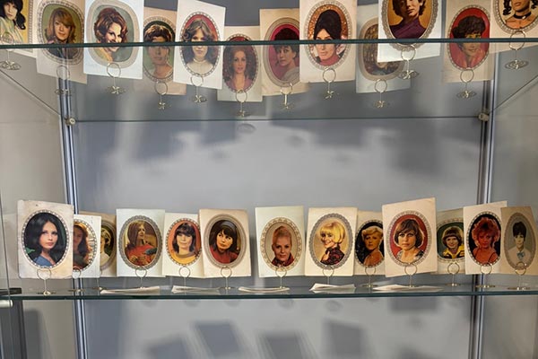 «90 красавиц»