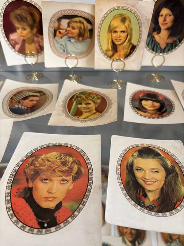 «90 красавиц»