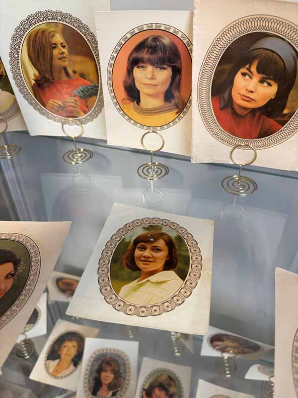 «90 красавиц»