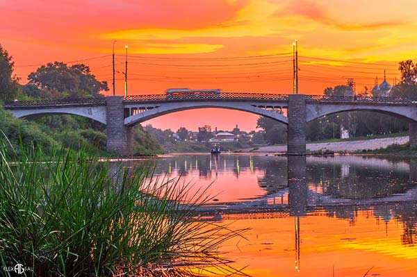 Выставка  авторского проекта фотохудожника, дизайнера и художника Алексея Галова «Город дорог»