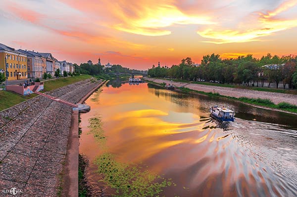 Выставка  авторского проекта фотохудожника, дизайнера и художника Алексея Галова «Город дорог»